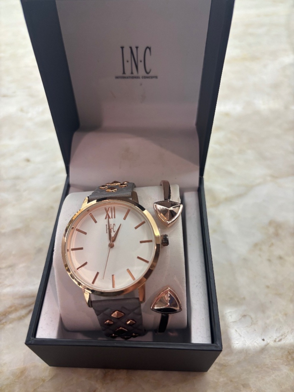 Watch - Picture 1 of 3